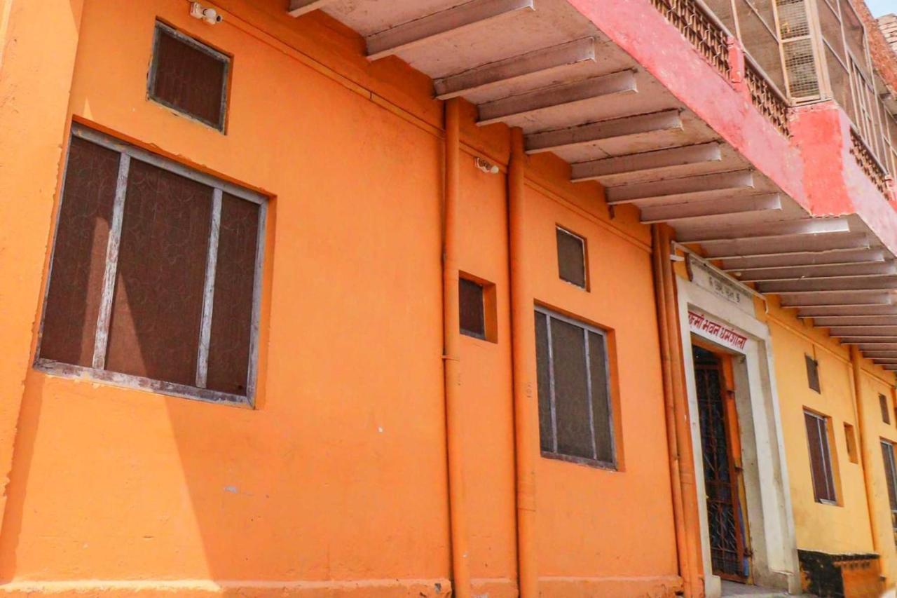 Goroomgo Laxmi Bhawan Dharamshala Mathura Near Yamuna River And Dwarikadhish Temple Exterior photo