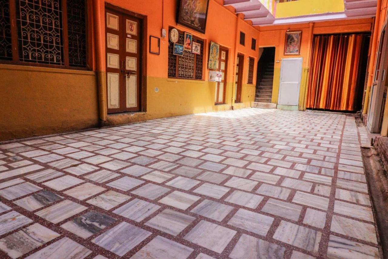 Goroomgo Laxmi Bhawan Dharamshala Mathura Near Yamuna River And Dwarikadhish Temple Exterior photo